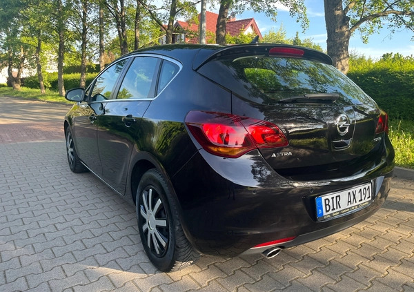 Opel Astra cena 27999 przebieg: 151000, rok produkcji 2011 z Trzebinia małe 466